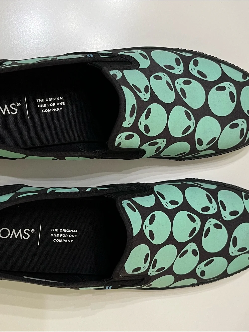 TOMS Men's 11.5 Alien Glow In The Dark Slip On Shoes Black Mint Green